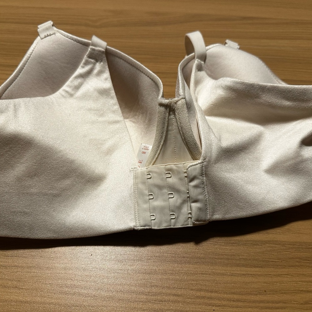 Cacique White/cream Molded T-Shirt Bra with Underwire 38D - Picture 2 of 4